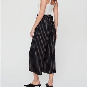 Aritzia Black and Cream Striped Wide Leg Cropped Pants